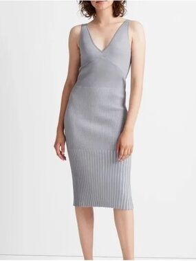 Club Monaco Nomnomm